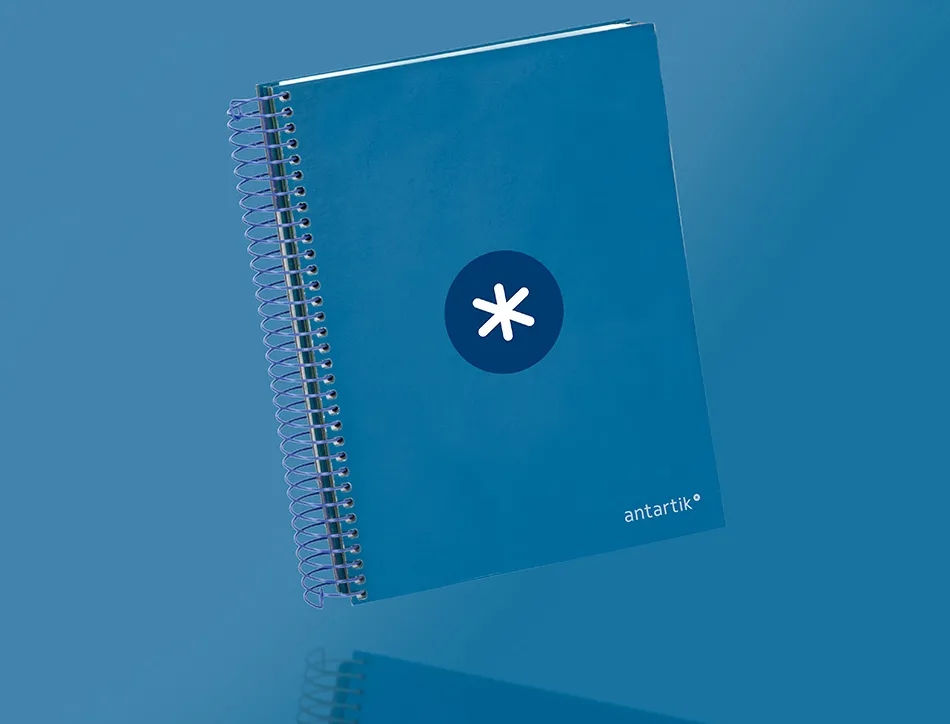 Cahier spirale antartik a5 14,8x21cm 240p 90g/m2 5x5mm 6 trous coil-lock coloris bleu marine