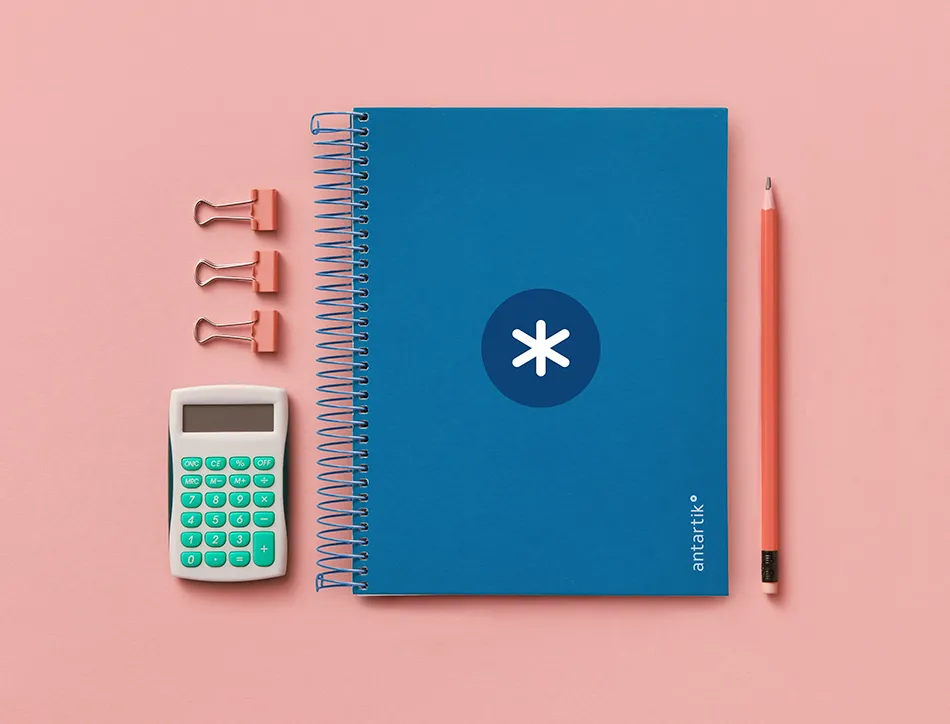 Cahier spirale antartik a5 14,8x21cm 240p 90g/m2 5x5mm 6 trous coil-lock coloris bleu marine