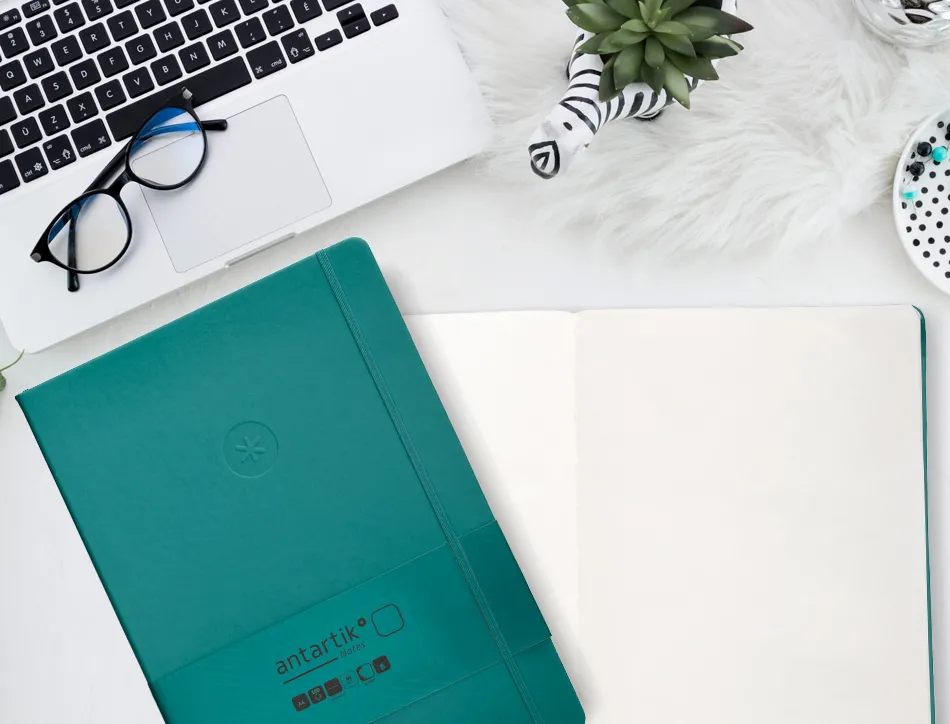Carnet fermeture elastique antartik notes couverture rigide a4 papier uni ivoire 100 feuilles 80gr fsc vert paon