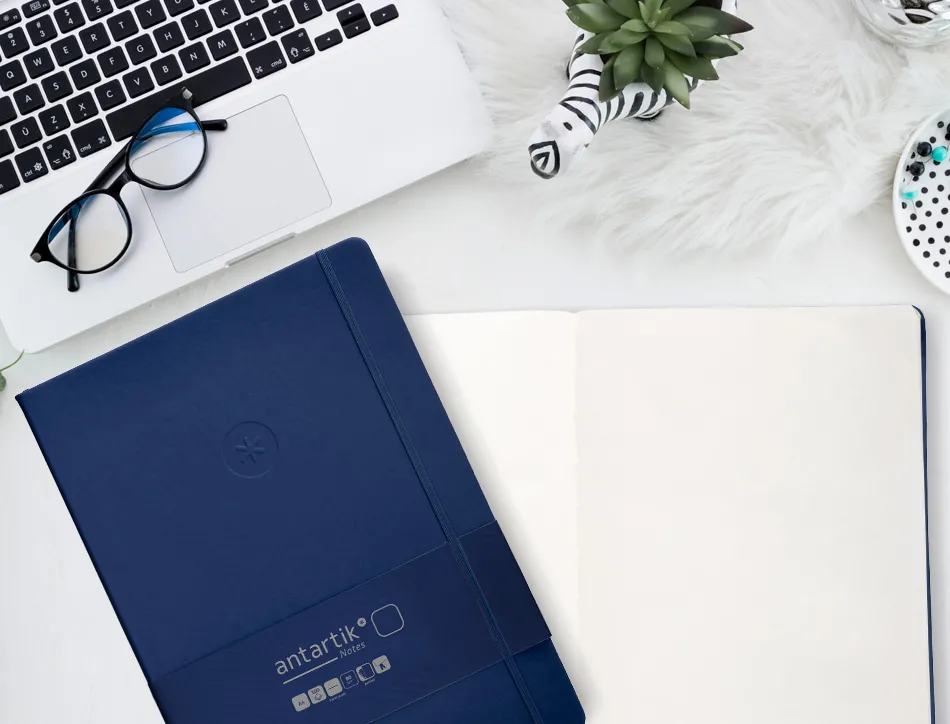 Carnet fermeture elastique antartik notes couverture rigide a4 papier uni ivoire 100 feuilles 80gr fsc bleu marine