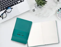 Carnet fermeture elastique antartik notes couverture rigide a5 papier uni ivoire 100 feuilles 80gr fsc vert paon