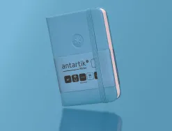 Carnet fermeture elastique antartik notes couverture rigide a7 papier uni ivoire 80feuilles 80gr fsc bleu ciel