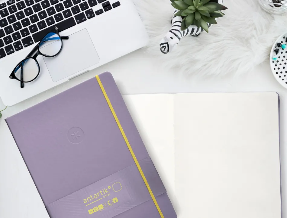 Carnet fermeture elastique jaune antartik notes couverture rigide a4 papier uni ivoire 100 feuilles 80gr fsc lilas