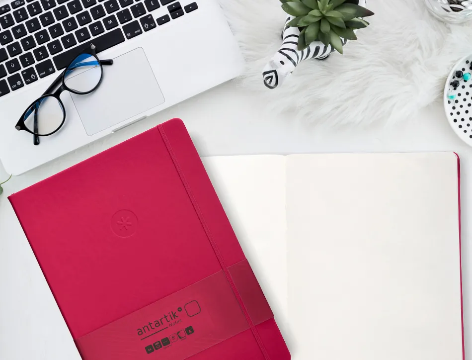 Carnet fermeture elastique antartik notes couverture rigide a4 papier uni ivoire 100 feuilles 80gr fsc framboise