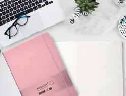 Carnet fermeture elastique antartik notes couverture rigide a4 papier uni ivoire 100 feuilles 80gr fsc rose pastel