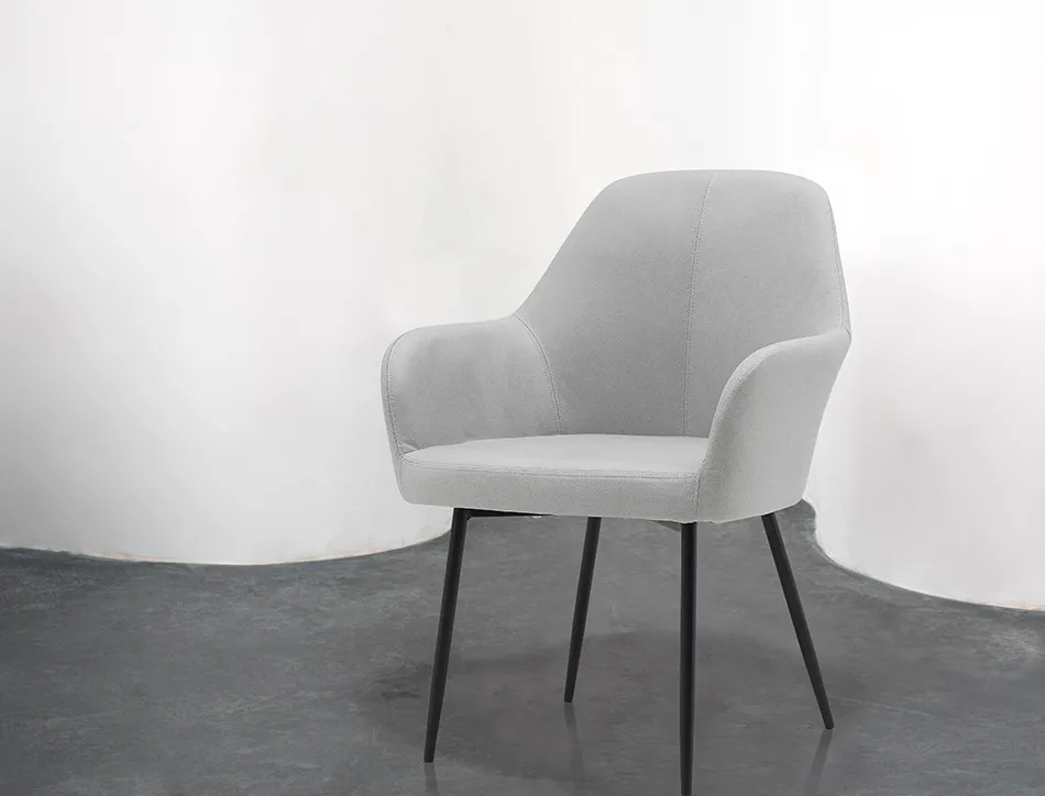 Chaise confident q-connect siemione base metallique haut max 820 larg 570 prof 580 coloris gris clair