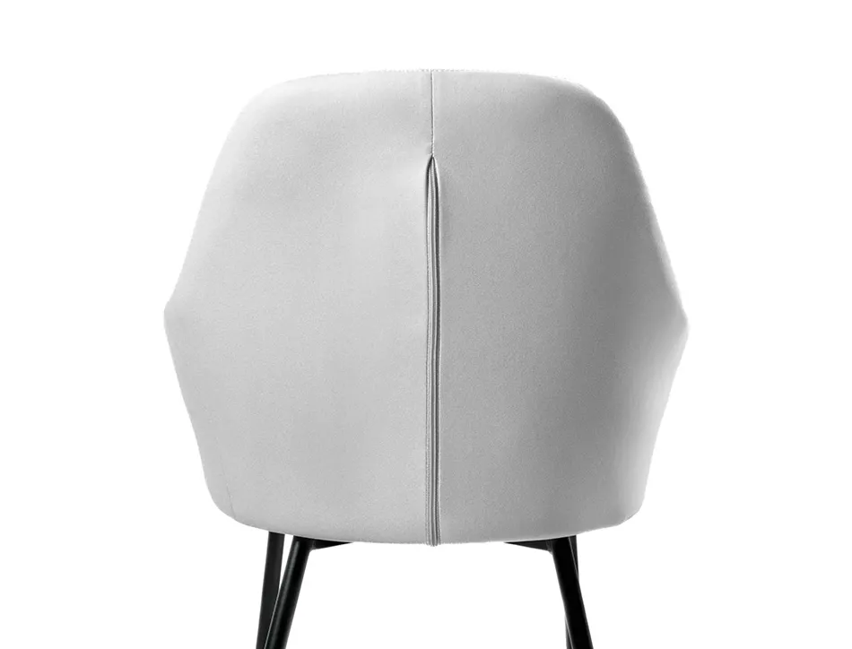 Chaise confident q-connect siemione base metallique haut max 820 larg 570 prof 580 coloris gris clair