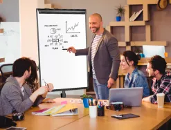 Chevalet conférence q-connect tableau magnétique 70x100cm cadre aluminium pince bloc papier auget porte-marqueurs roues