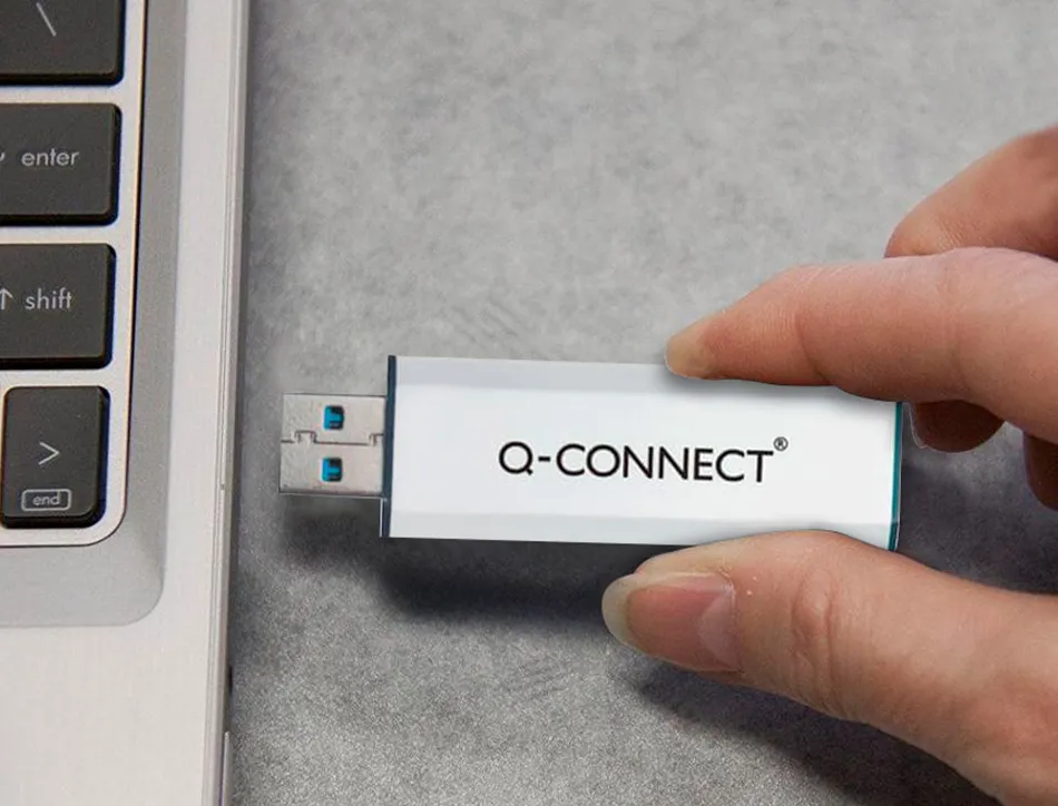 Clé usb q-connect 3.0 128gb lecture 50mb/s écriture 10-15mb/s rétractable interface superspeed 3.0