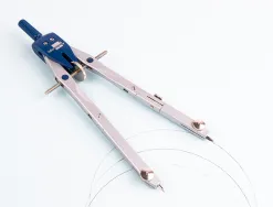 Compas liderpapel micrométrique articulé 2 branches circonférence 38cm longueur 17cm bague mines 2mm étui