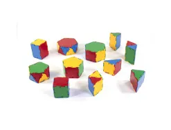 Connexion miniland polyedres en 3 dimensions emboitables coloris et 7 formes assortis le seau de 84 pieces