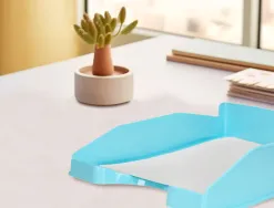 Corbeille a courrier q-connect plastique 240x70x340mm coloris bleu ciel opaque