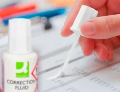Correcteur liquide q-connect applicateur eponge flacon de 20ml