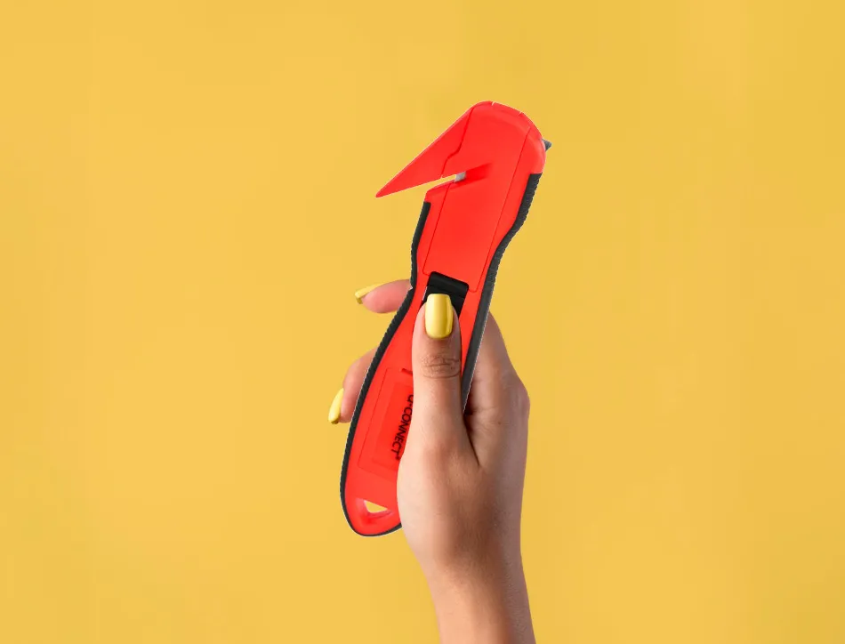 Cutter de securite xd-g03 q-connect en plastique et gomme avec ergot en metal lamefixe protegee
