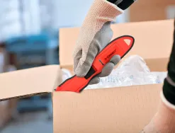 Cutter de securite xd-g03 q-connect en plastique et gomme avec ergot en metal lamefixe protegee