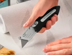Cutter xd-925 q-connect gomme et plastique abs lame interchangeable acier carbone 19mm mecanisme changement facile