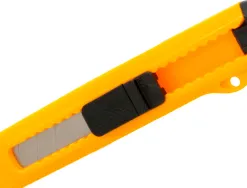 Cutter xd-11 q-connect lame retractable interchangeable acier 18mm precoupee frein securite col. aleatoire jaune/orange