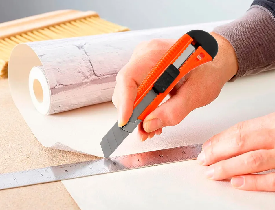 Cutter xd-38 q-connect large en plastique lame 18mm retractable interchangeable precoupee special emballage carton