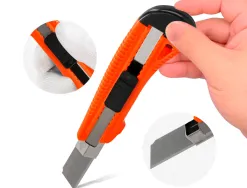 Cutter xd-38 q-connect large en plastique lame 18mm retractable interchangeable precoupee special emballage carton