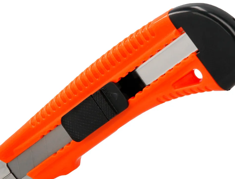 Cutter xd-38 q-connect large en plastique lame 18mm retractable interchangeable precoupee special emballage carton