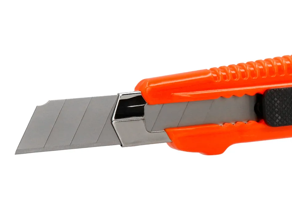 Cutter xd-38 q-connect large en plastique lame 18mm retractable interchangeable precoupee special emballage carton