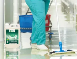 Detergent desinfectant le vrai professionnel sols surfaces collectivites milieux medicalises sportifs
