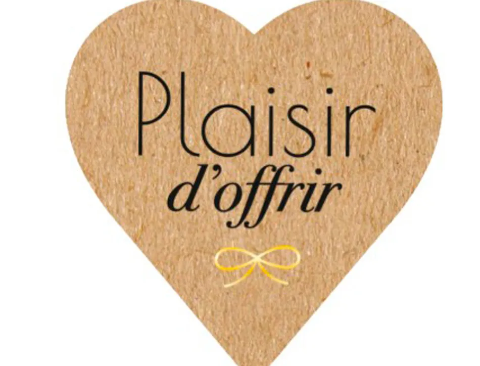Etiquette autocollante avery plaisir d'offrir forme coeur kraft 37x37mm rouleau 500 unites