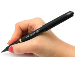 Feutre uniball sign pen encre super ink couvrante pointe feutre nylon ogive largeur trace 1mm coloris noir