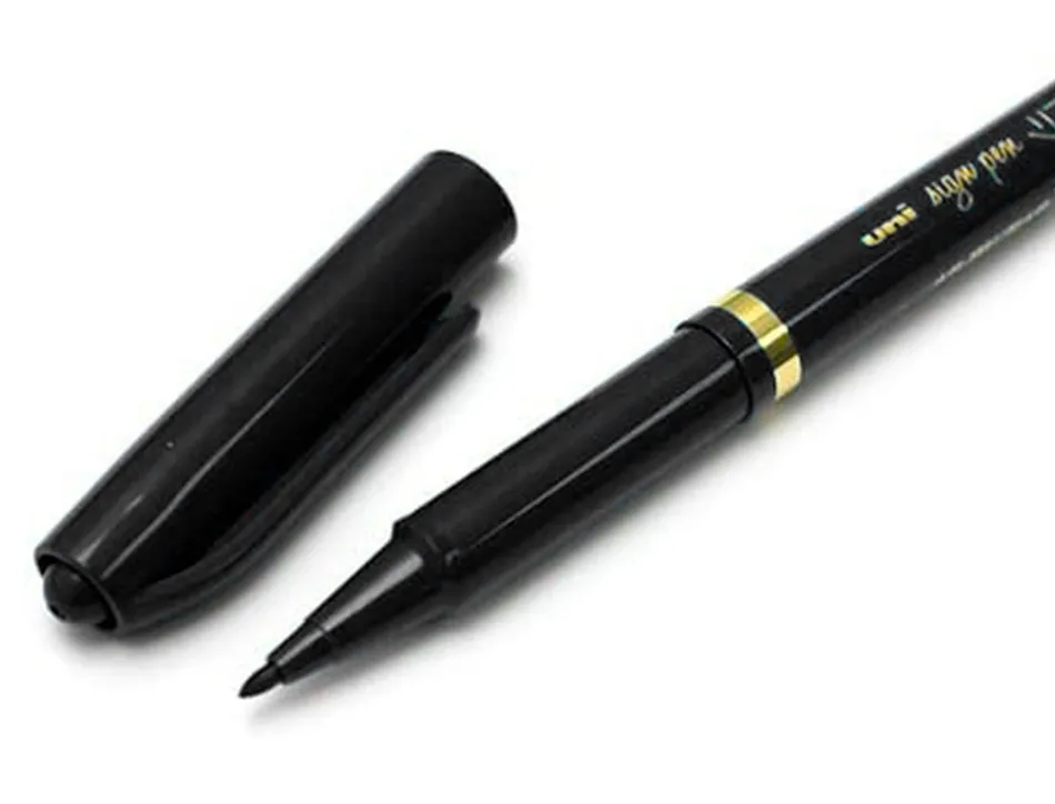 Feutre uniball sign pen encre super ink couvrante pointe feutre nylon ogive largeur trace 1mm coloris noir