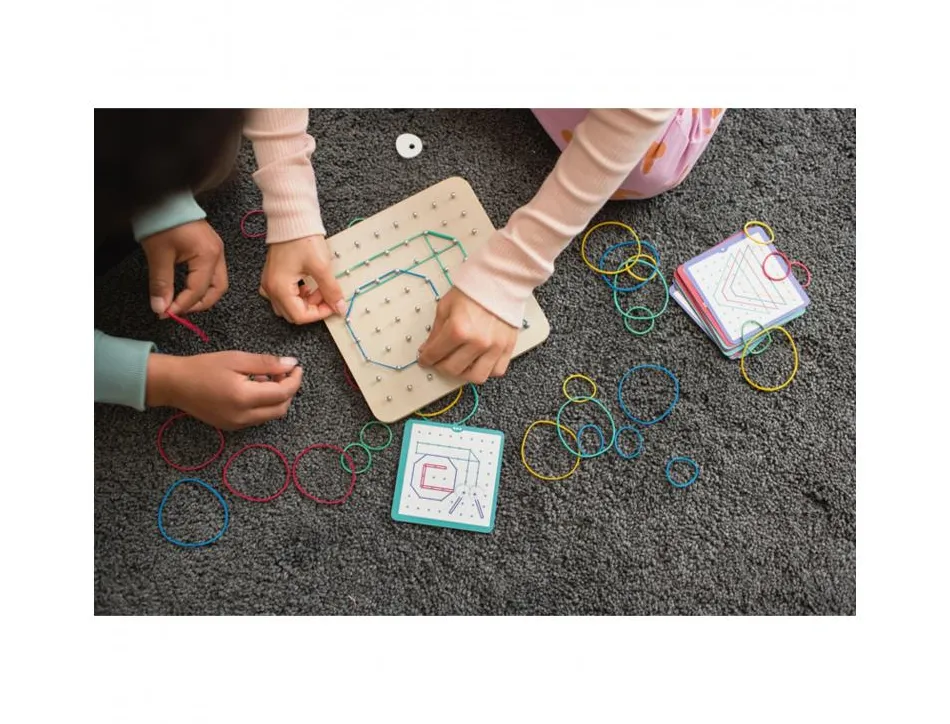 Geoboard bs toys pour cr er des dessins 1 planche en bois avec 48 elastiques et 20 cartes modeles
