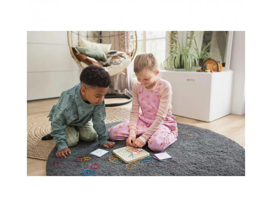 Geoboard bs toys pour cr er des dessins 1 planche en bois avec 48 elastiques et 20 cartes modeles