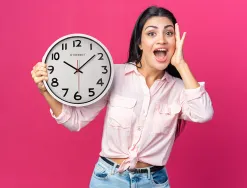 Horloge q-connect murale plastique design actuel numéros noirs fond blanc 1 pile aa non fournie diamètre 34cm chromé