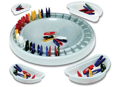Jeu domino pédagogique composition plateau circulaire 28cm 28 mini-pinces 4cm 4 bacs adapté 4 enfants dès 3 ans