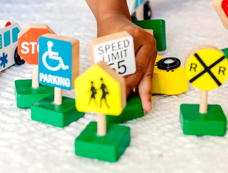 Jeu enfant imaginovo vehicules et panneaux signalisation bois +3 ans 16 pieces 30x22x4 cm
