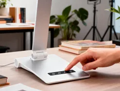 Lampe bureau q-connect sirio led 13w 800 lm tactile 3 niveaux luminosite intensite reglable coloris argent