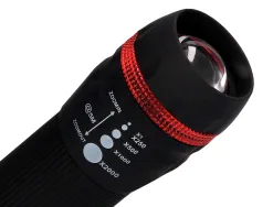 Lampe torche q-connect plastique avec zoom 1 watt mode éclairage on/off 3 piles aaa fournies coloris noir/rouge