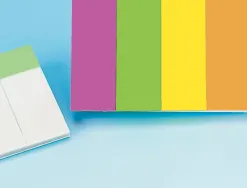 Marque-pages q-connect 20x50mm 200f repositionnable coloris fluorescents pochette 4 blocs 50f