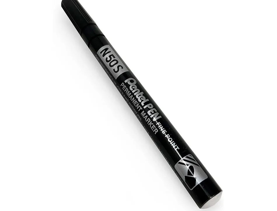 Marqueur pentel permanent n50s corps metal pointe conique tres fine encre indelebile tous supports noire