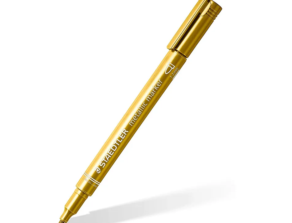 Marqueur staedtler corps metallique 8323 pointe ogive 2,7mm trace 1 a 2mm pack de 10 assortis