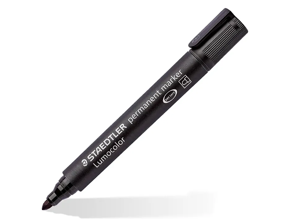Marqueur staedtler permanent dry safe 352 lumocolor pointe ogive 2mm assortie etui de 4