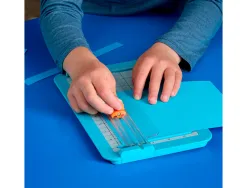 Massicot junior fiskars 29,2x17,8cm protection transparente coloris bleu