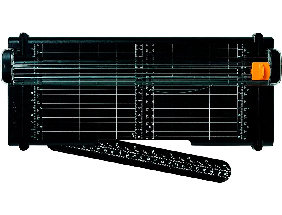 Massicot surecut fiskars recycle a4 30cm. lame de titanium protection transparente