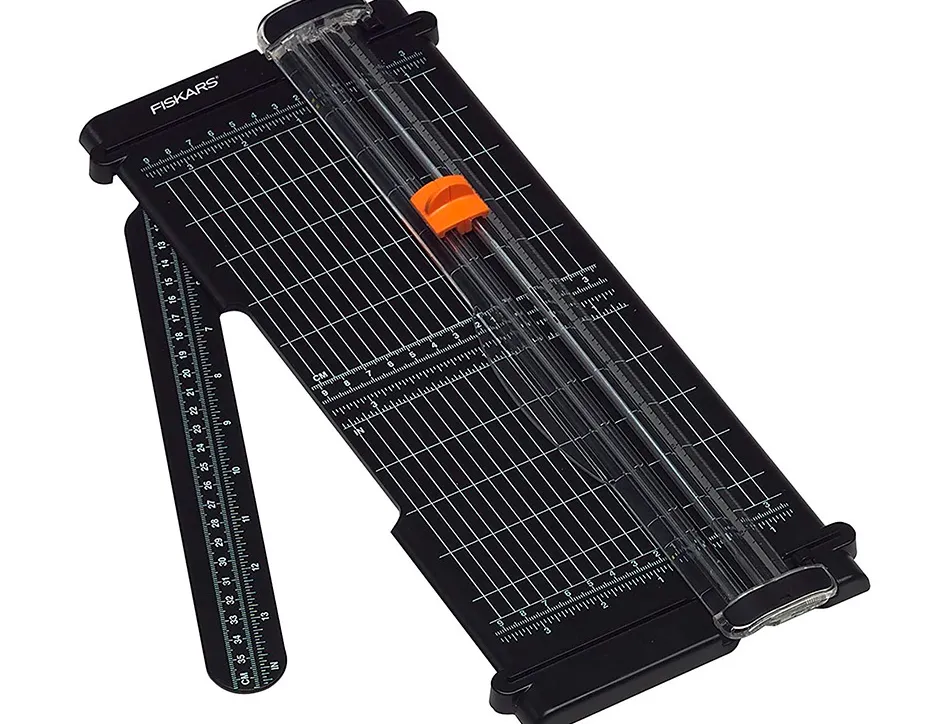 Massicot surecut fiskars recycle a4 30cm. lame de titanium protection transparente