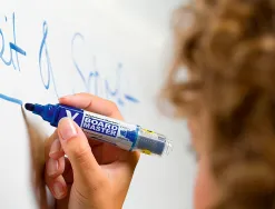 Pack pilot v-board master 10 marqueurs effacables a sec pointe conique moyenne 10 recharges 5 offertes coloris rouge