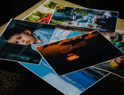 Papier photo q-connect laser semi glacé brillant a4 218g/m2 compatible toutes imprimantes paquet 100 feuilles
