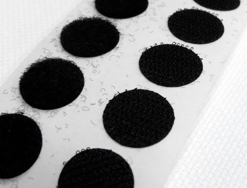 Pastilles apli rondes auto agrippant adhesif diametre 19mm noir . blister de 12
