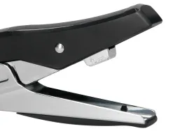 Pince à agrafer q-connect ergonomique 75x25x175mm 25f agrafes 24/6 et 26/6 coloris chromé/noir