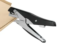 Pince à agrafer q-connect ergonomique 75x25x175mm 25f agrafes 24/6 et 26/6 coloris chromé/noir