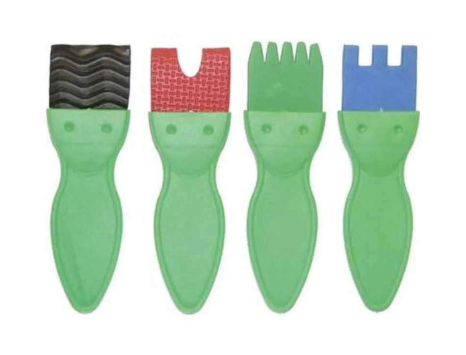 Pinceaux plats rigides touffe en caoutchouc manche plastique lot de 4 pinceaux assortis 95 x 35 mm