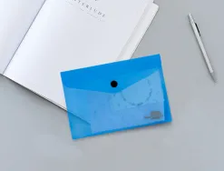 Pochette enveloppe liderpapel polypropylène 180 microns a7 105x74mm 50f fermeture bouton résistant transparent bleu